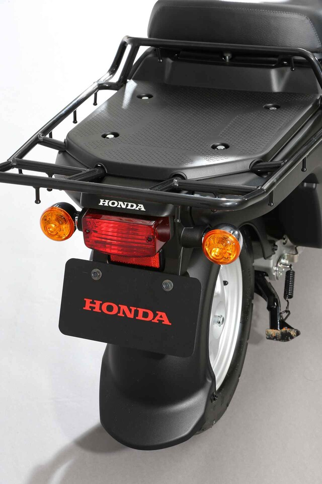 Sử dụng xe máy điện Honda Benly e giao hàng tại Việt Nam